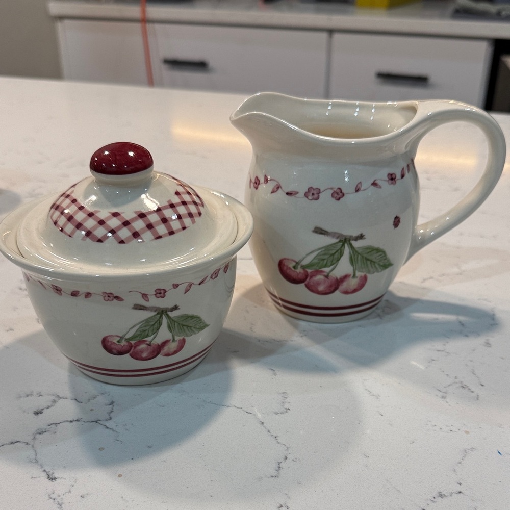 Vintage pfaltzgraff cream and sugar set